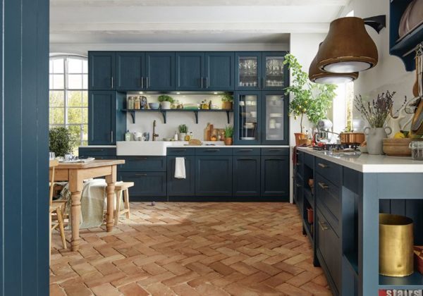 Discover the captivating charm of Deep Blue Satin kitchens. Immerse yourself in a world of elegance and sophistication.